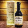 Rhum vieux La Favorite cuvée La Flibuste sur une table avec un fond en bois